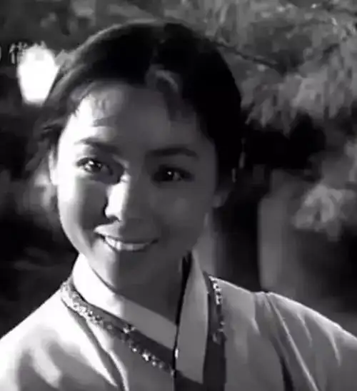 她是英雄儿女中的王芳77岁了气质还是这么好