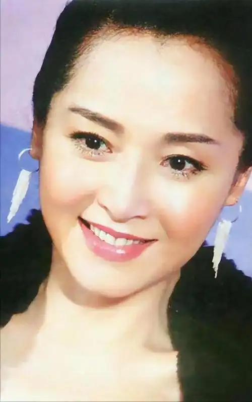 演员恬妞在我看来就风韵犹存她虽已年过花甲