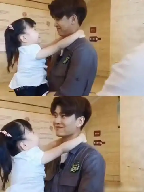 任嘉伦带娃能手,不愧是个奶爸,带起娃超认真的|双全_网易订阅