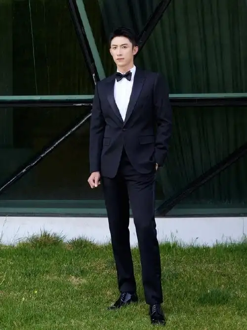 黄景瑜好高啊#黄景瑜的男友感真的好强啊宽肩大长腿,身材又超好～苏