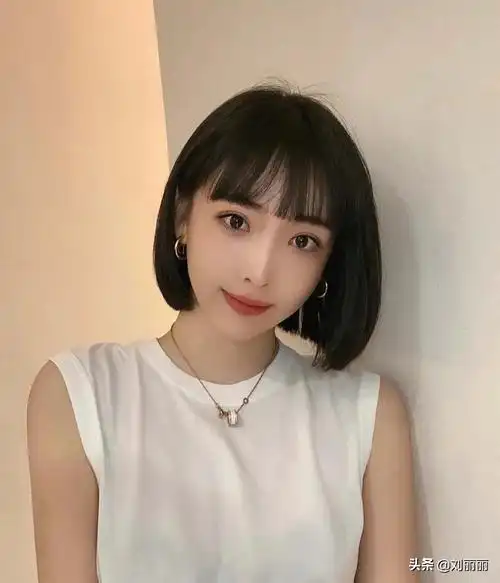 2021高颜值发型22款,不论长短都很时尚,立体减龄显气质