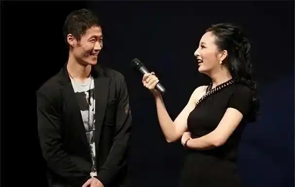 王励勤前女友分手后3年内嫁2富豪如今已生娃37岁容颜依旧