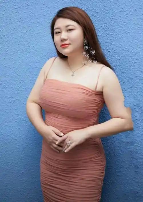 杨天真出镜衣领太低被禁,200斤胖子穿衣要讲究_黑色_身材_服装