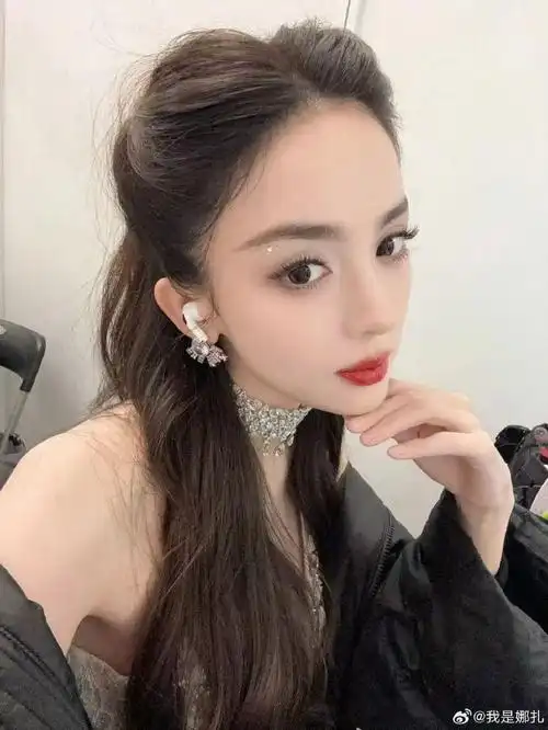 卓文萱,曾沛慈,蔡文静,姜佩瑶,陈瑶,黄婷婷,李艺彤,吴宣仪,傅菁