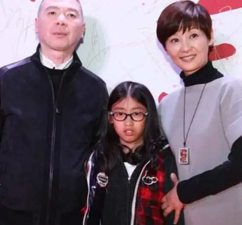 原创16年了当年徐帆跟冯小刚收养的女儿已经长成这样了