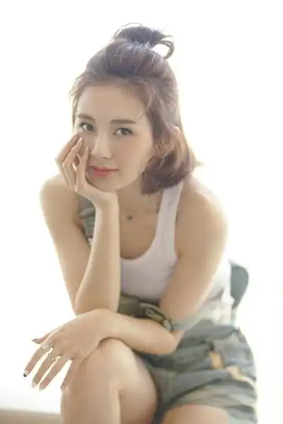 美女明星路晨小清新写真,娇小玲珑,青春靓丽