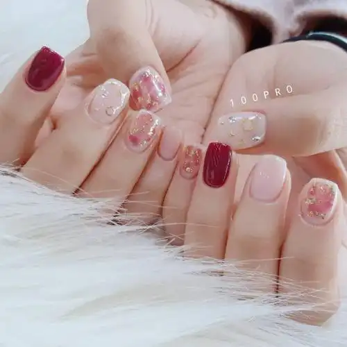 枫叶红美甲图片冬季美甲枫叶红