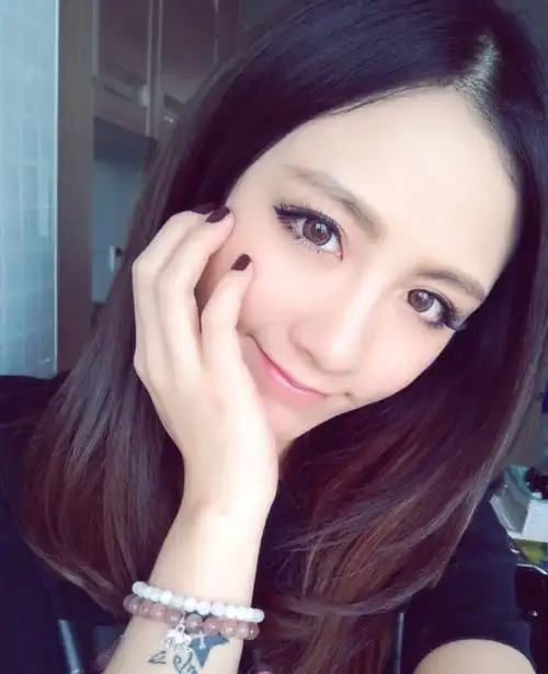 上大校花季佳熙身材玲珑 获称校内第一美女