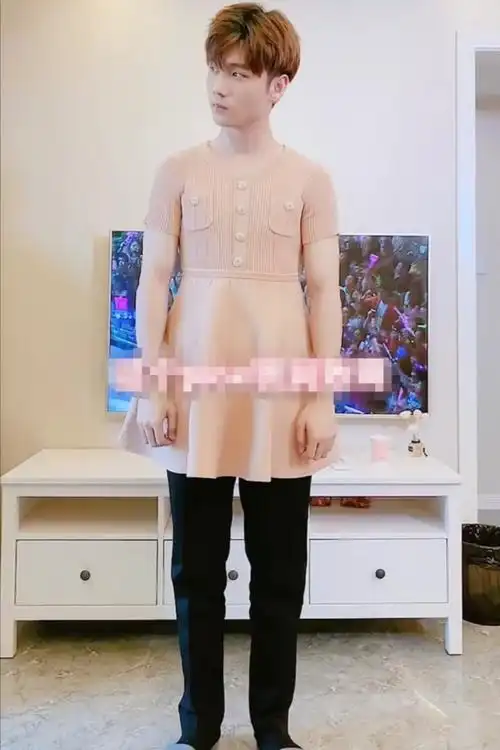 男孩子穿裙子比女孩可爱多了