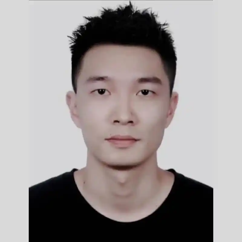 二寸尺寸:35*49mm,像素尺寸:413*579px,底色红/白/蓝 然后拿出手机在