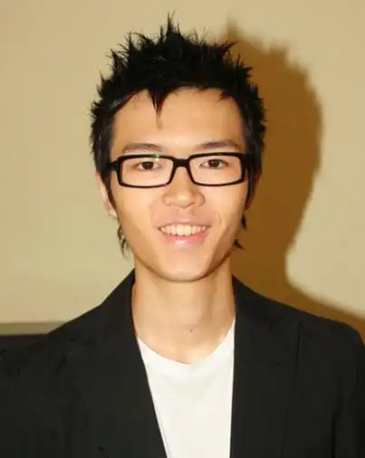 有媒体报道时却误将事件男主角方大国的名字写成了方大同,迅即在微博