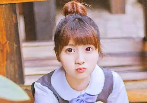 校园女生刘海扎发不止马尾辫丸子头 2020年少女简单长发扎法大全_发型