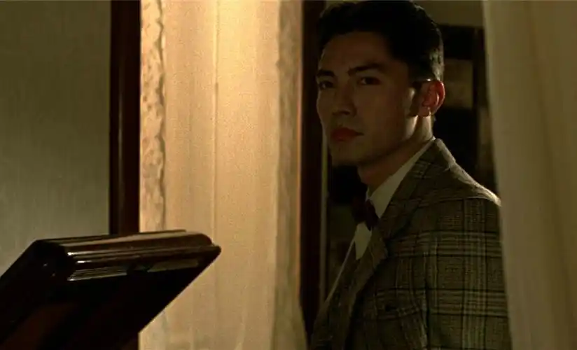 p>尊龙(john lone),原名吴国良,1952年10月13日出生于香港,美籍华裔