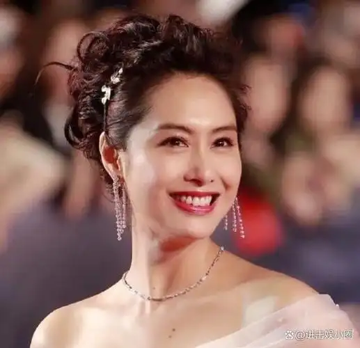 52岁朱茵现状曝光:住深山,开破车,女神到底怎么了?