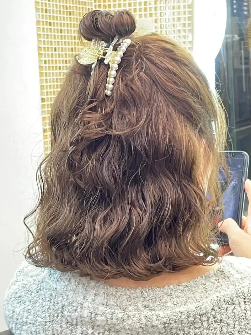 扎丸子头非常好看#烫发推荐  - 抖音