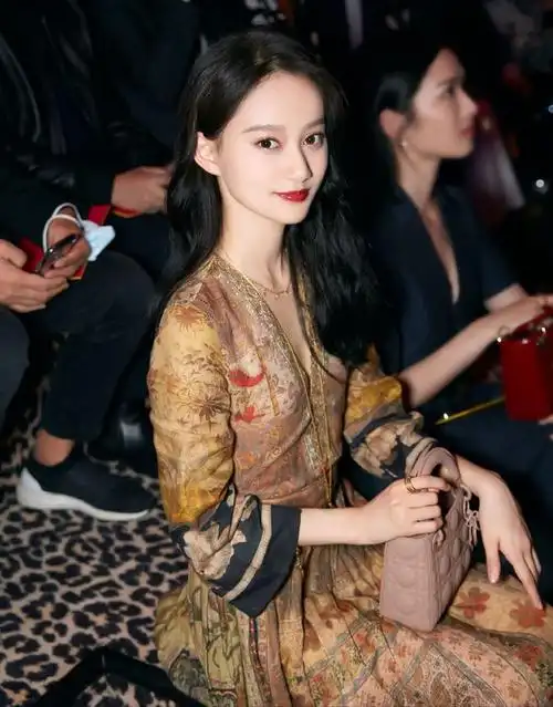 北电中传上戏三校第一的夏梦,身穿dior气场好强,真是后生可畏