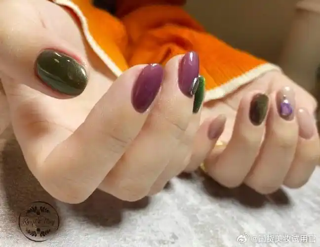 今天我们带来了两款独特的紫色美甲——ew017紫罗兰和ew016黎明.