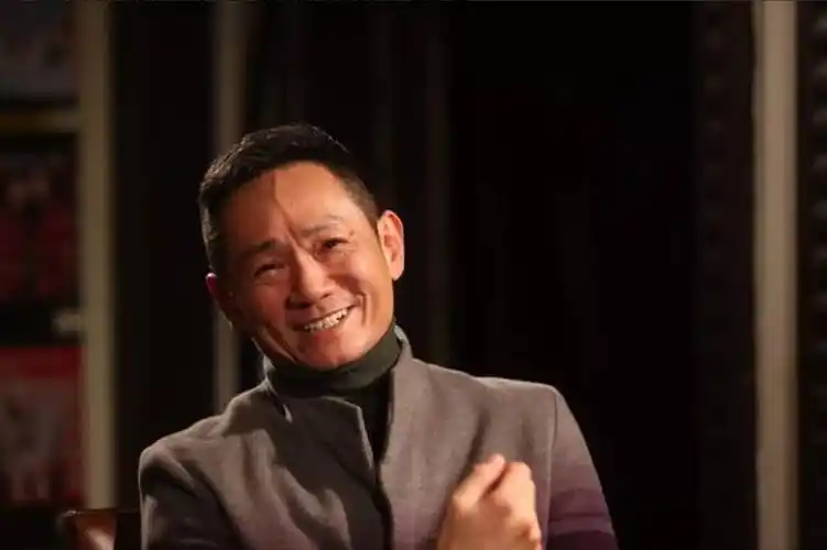 回顾爱妻去世13年,葬礼上哭到昏厥发誓永不再娶的果靖霖,怎样了