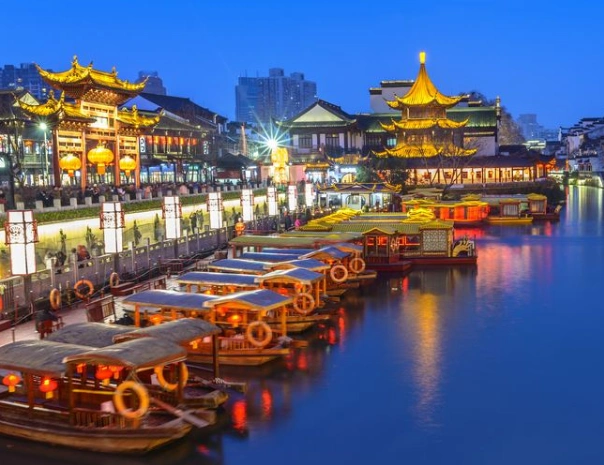 泛舟秦淮,饱览沿岸景点景致,秦淮河画舫!