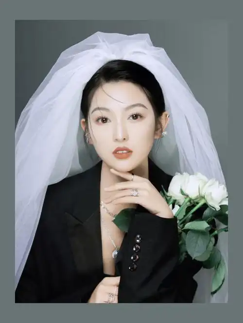 艺术照|成都写真谁说西装是男生的形象的标配女生穿起西装来比男生还