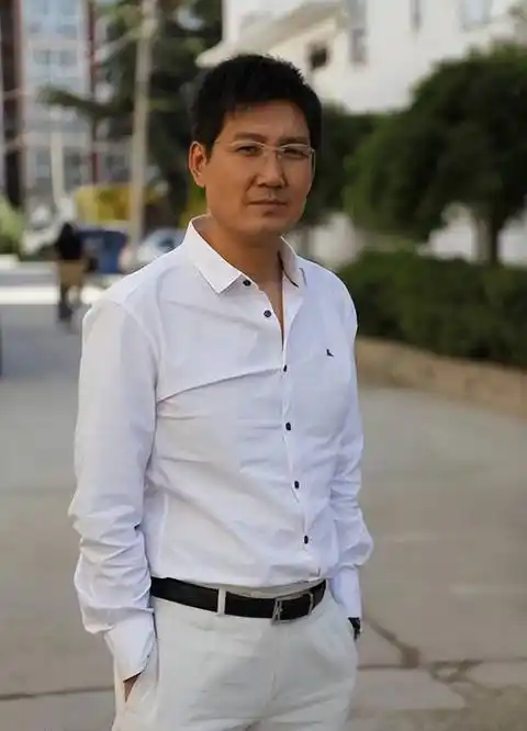 51岁演员李崇霄不幸离世去世前还在拍戏他的死因究竟是什么