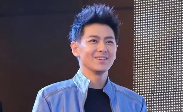 林志颖真的毁容了!机场高清照曝光,下巴坑洼不平车祸痕迹明显