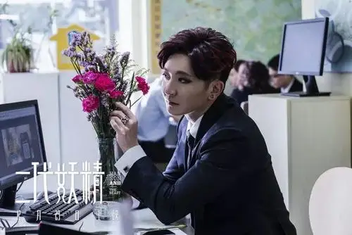 努力赚钱甚至"牺牲色相"功夫不负苦心妖,白纤楚终于打动袁帅备胎猫妖