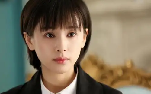 短发美女王子文时尚写真