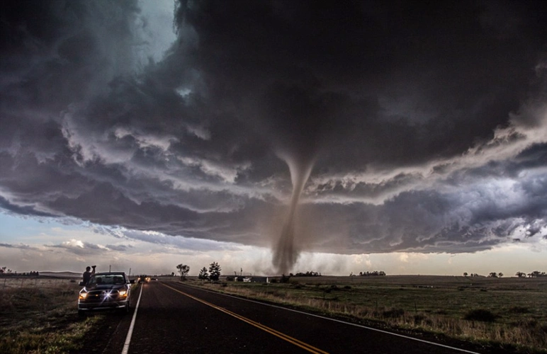 图为美国科罗拉多"末日龙卷风",蒂姆-莫克森/摄