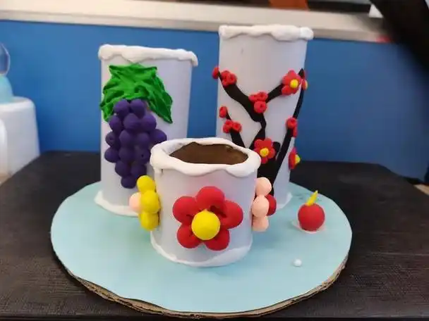 笔筒轻黏土手工制作(自制笔筒浐灞第十二小学四年级劳动教育课外实践