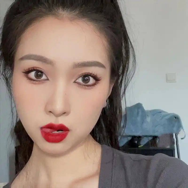圆脸丨英气感港风浓颜明艳红唇妆.轮廓感深 棱角分明 五官量感 - 抖音