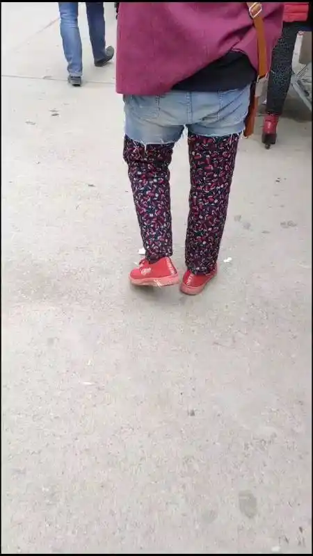 这么冷的天,大姐你这打扮让我不知道还怎么穿搭了9898-全民小视频