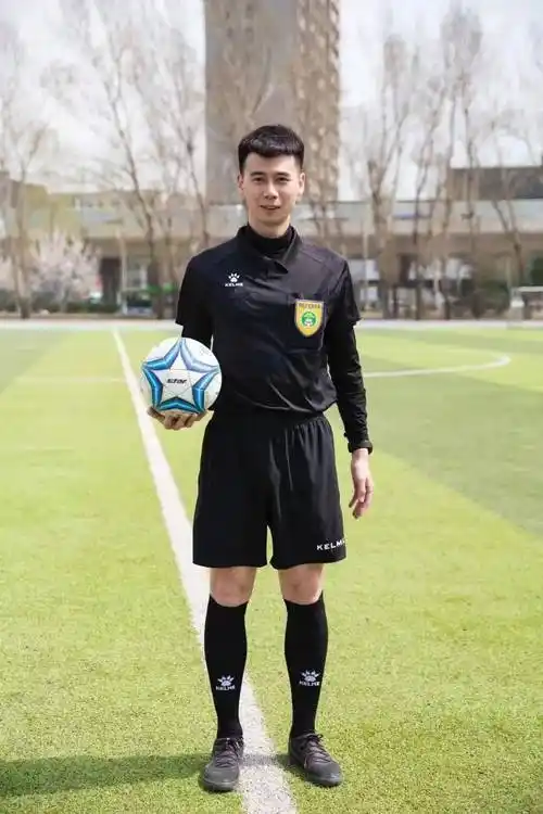 国家级裁判员2022年成为男子足球国家级裁判员2024年晋升中国足协乙级