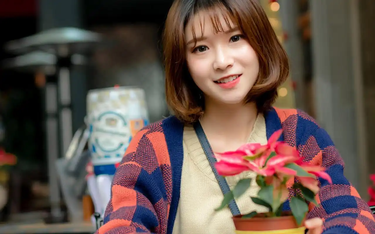 短发气质美女秋季户外写真图片桌面壁纸