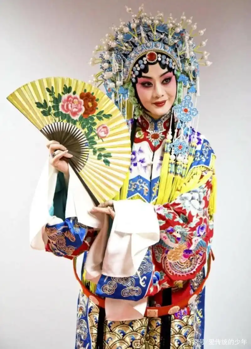 京剧大青衣李维康,李胜素,张火丁各有千秋,但是谁也不能称第一