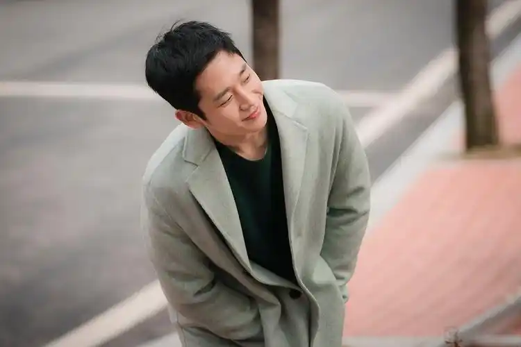 美大帅哥丁海寅的反转魅力画报