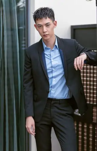 唐晓天出席私人晚宴 衣品获设计师称赞