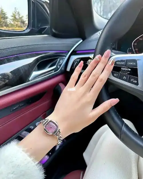 指望别人那都是扯淡,再光鲜亮丽的副驾都不如自己手握方向盘