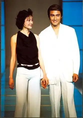 胡兵忆初恋女友包海青 网友曝其已落发出家