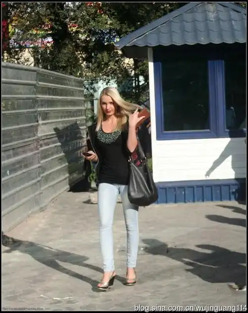 街拍:吉尔吉斯坦首都的那些美女(图)_塔吉克