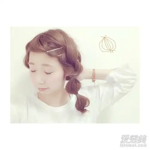 手残党福音 这样扎马尾可爱到炸!_爱美网发型