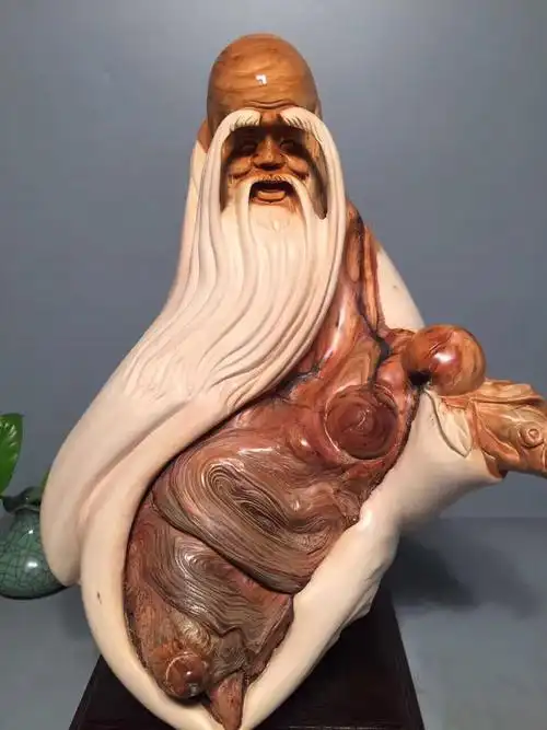 汉代厚葬的《黄肠题凑》,宫廷,寺院,祠堂等庄严的场所都种柏树,逢年