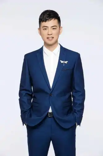 活动现场,济南广播电视台主持人将为观众带来最流行,最经典的歌曲串烧