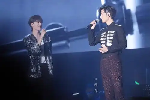 雨露菌沾关注打开新页热度(1304)评论(39)分享推荐喜欢王一博博君一肖