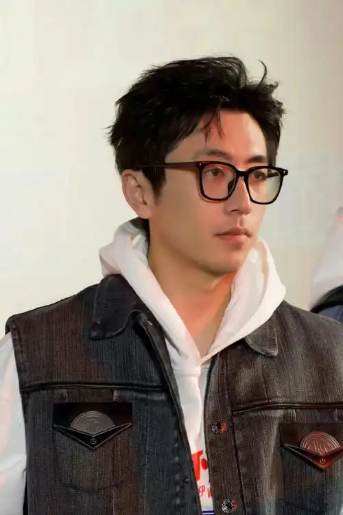 我那勤恳上班的老公马杰