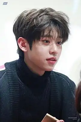 uu们给我推荐一个双眼皮厚唇帅哥好吗0606