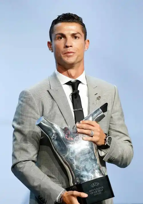 c罗最帅的10张图片,c罗最好看惊艳的照片