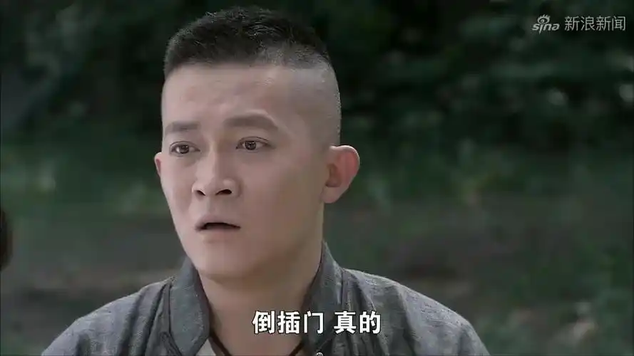 打狗棍:九斤手拿鸡腿,学着武功,怎料耗子叔在傍呼呼大睡