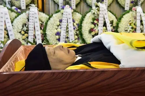 王先生安详的遗容