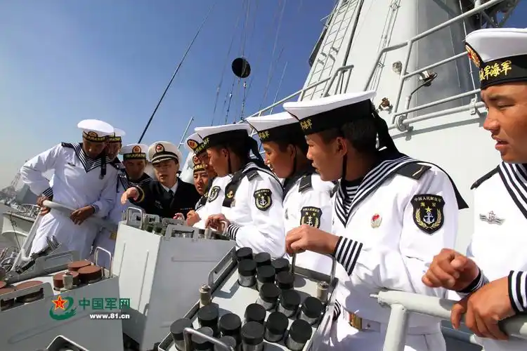 东海舰队某训练基地组织新兵参观见学